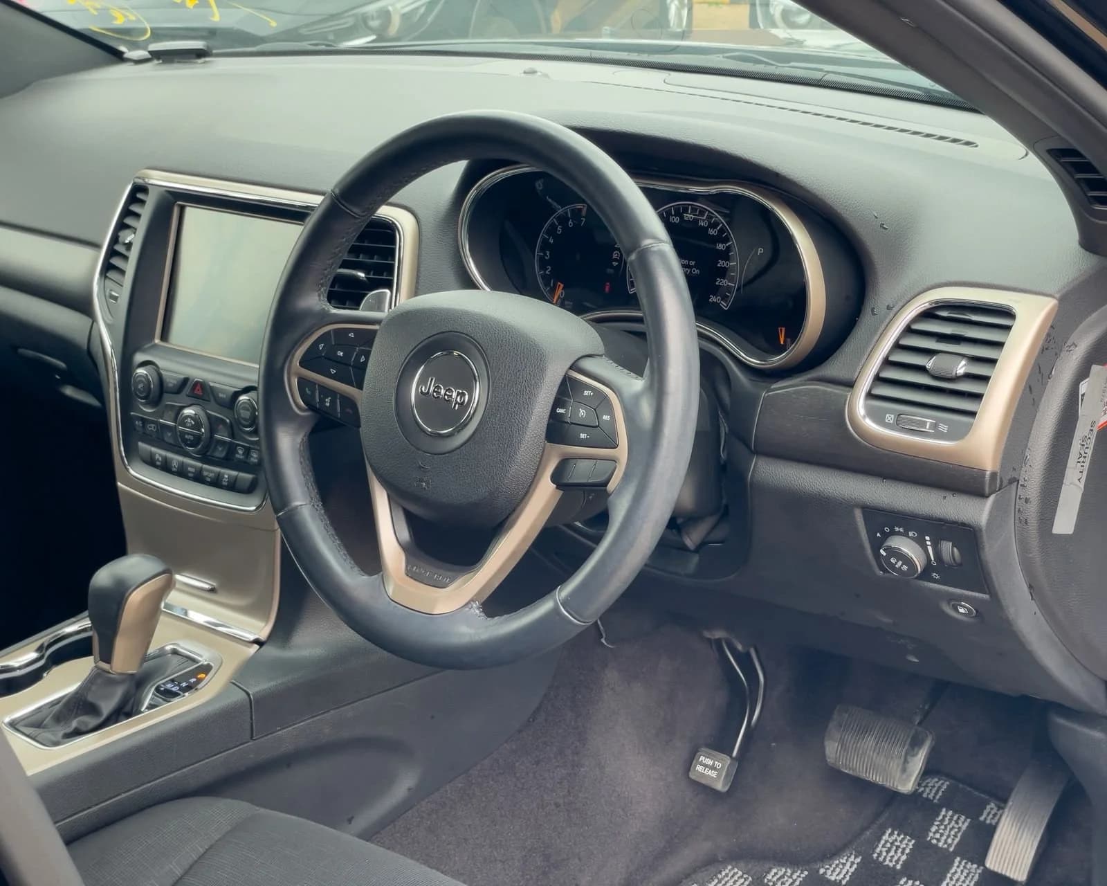 2018 JEEP GRAND CHEROKEE LAREDO 4X4 thumbnail 8