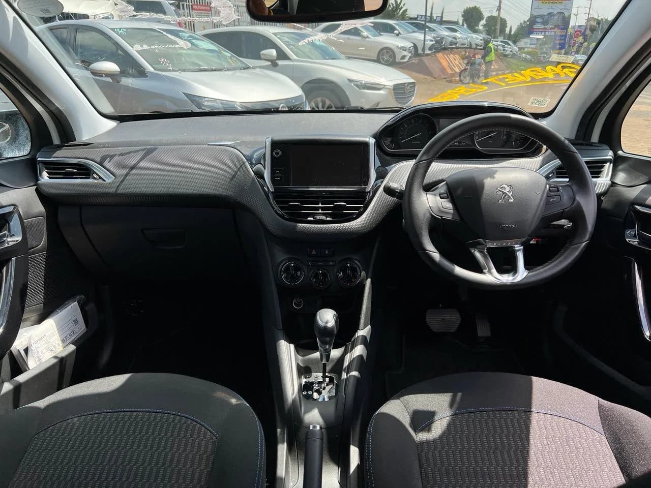 2019 PEUGEOT 208 thumbnail 10