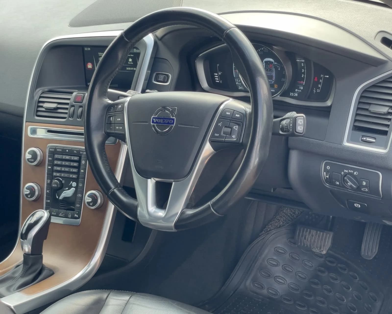 2017 VOLVO XC60 thumbnail 8