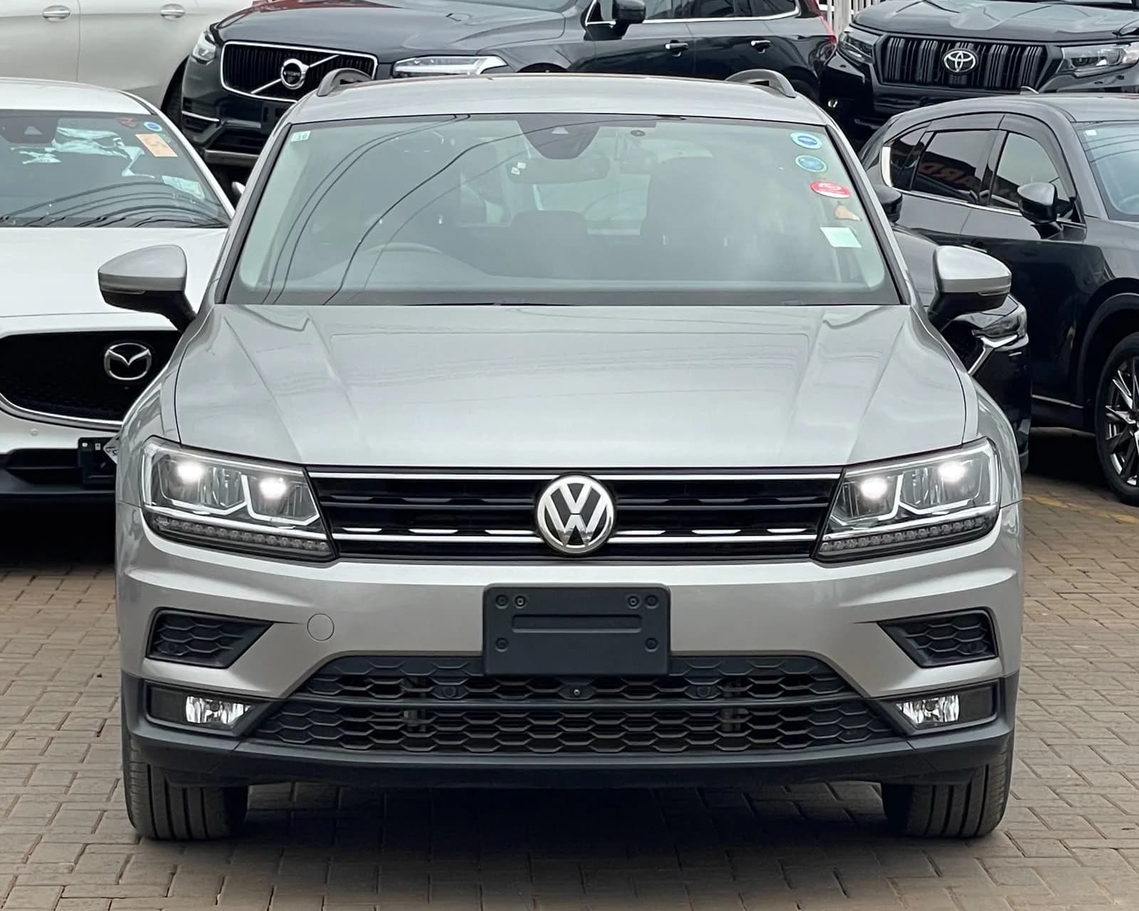 2018 VOLKSWAGEN TIGUAN thumbnail 2
