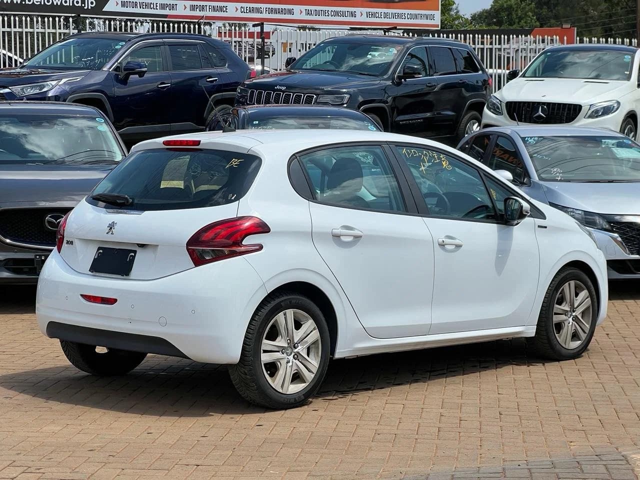 2019 PEUGEOT 208 thumbnail 4